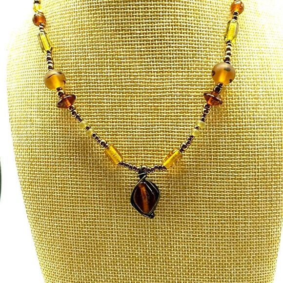 Topaz-Amber Glass Beaded Necklace with Gold-tone beads - Picture 4 of 9
